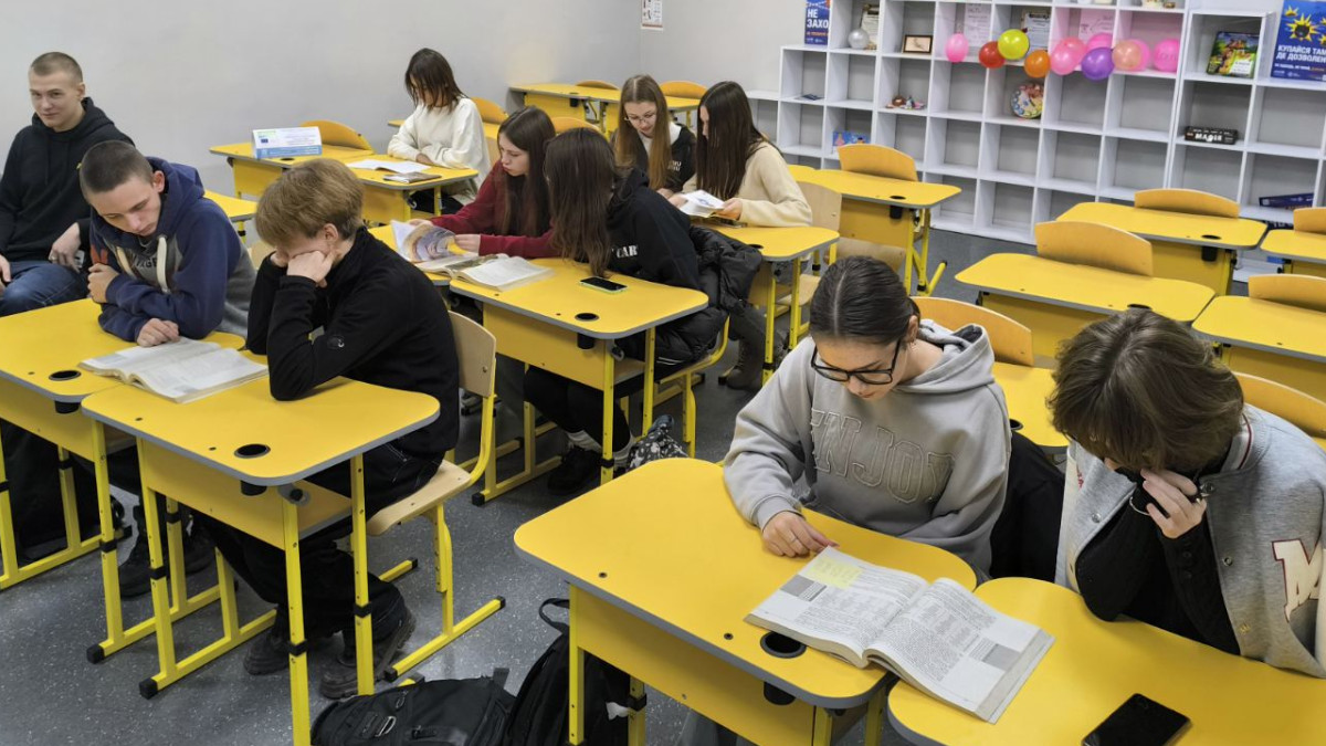 Knowledge to overcome fear: Giving Ukrainian school children back their future