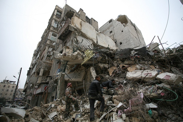 Only a few hundred meters distance separate Aleppo from being surrounded