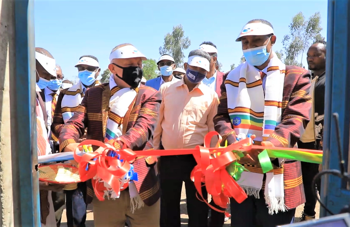 People in Need hands over water system in Ethiopia’s Hawassa Zuria District