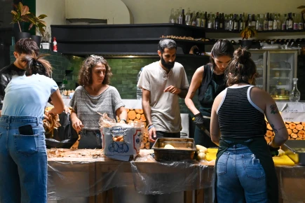 Financial support to cook for internally displaced persons in Lebanon.