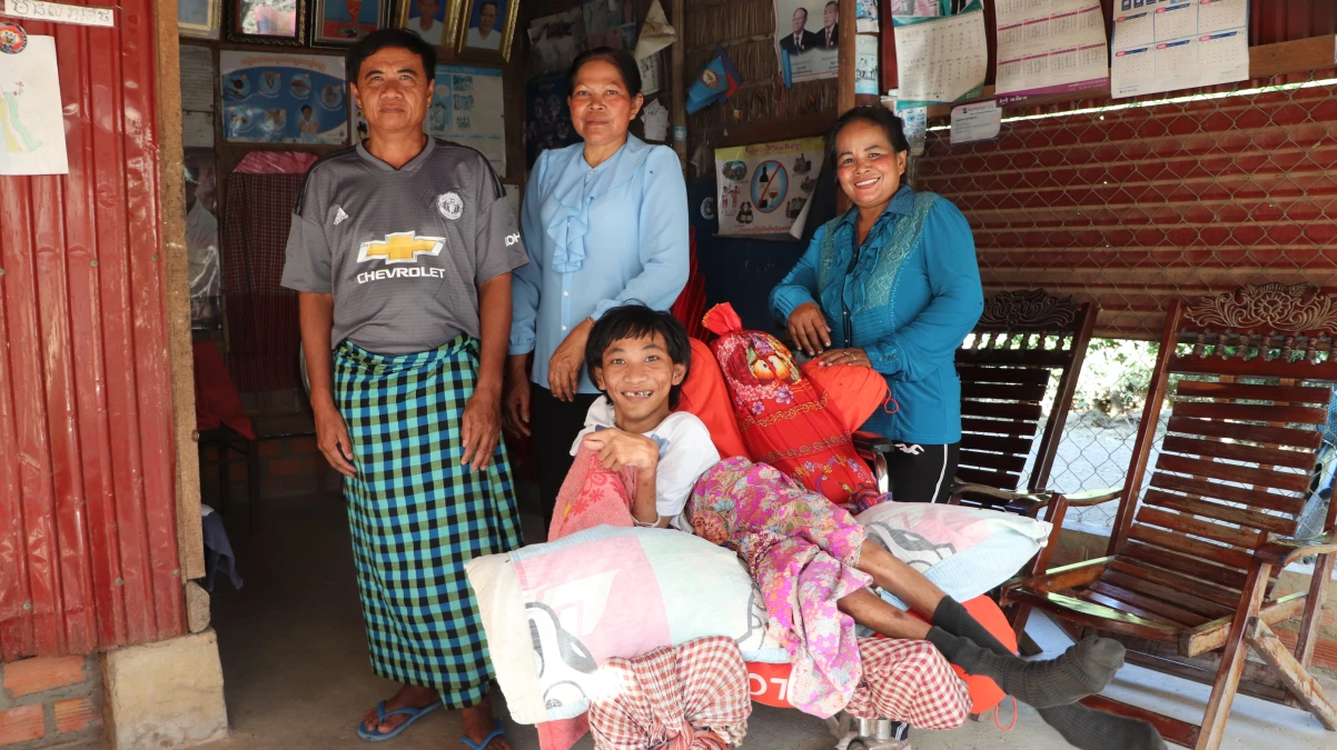 Village chief saves lives in Cambodia with EWS 1294