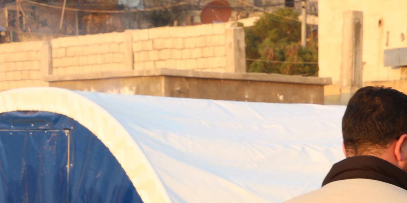 Delivery of ready-to-eat meals and wool clothes in Hayr Jamous village, Salqin sub district, rural Idleb on 10th February 2023, following the earthquake.