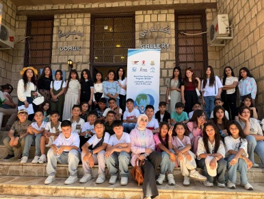 Students outside Dohuk Gallery as part of their educational trip.