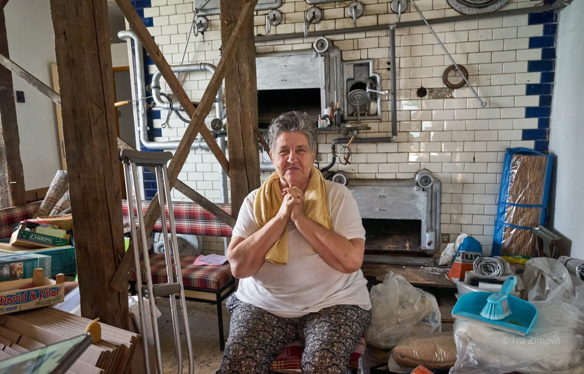 “That’s our roofs, grandpa!” The house of Marie and her husband has been destroyed by tornado