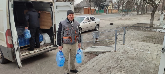 People in Need is working to get aid as far as possible into eastern Ukraine. Drinking water is among biggest needs