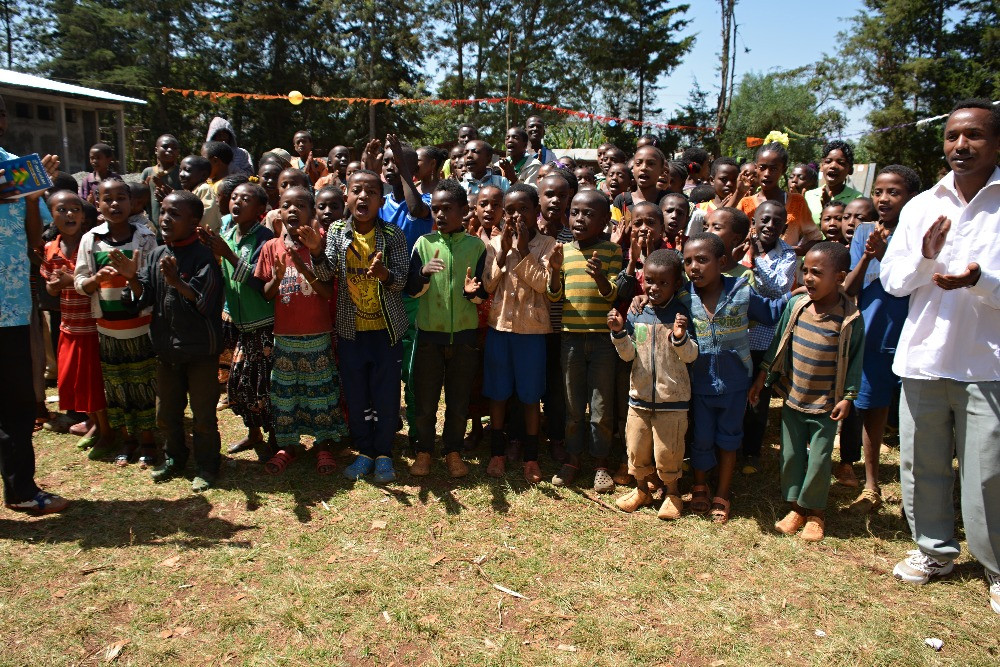 Let’s Build a School in Mokonisa