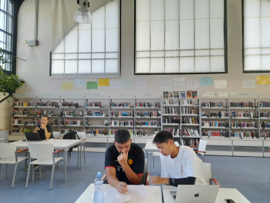 "Romani children are demotivated. I want to show them that they can do it!" says Milan, a young student who is applying for a prestigious scholarship