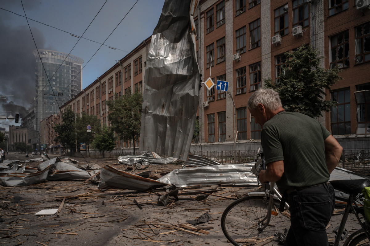 Shattered Lives: The Aftermath of Russia's Heartless Assault on Ukrainian Hospitals and Homes