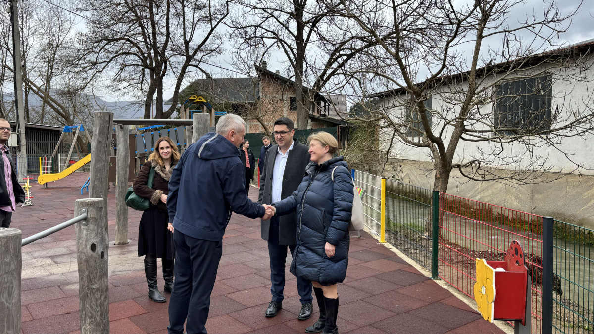 A Safe Place to Play in Kreševo: Czech Citizens Support Renovating a Playground