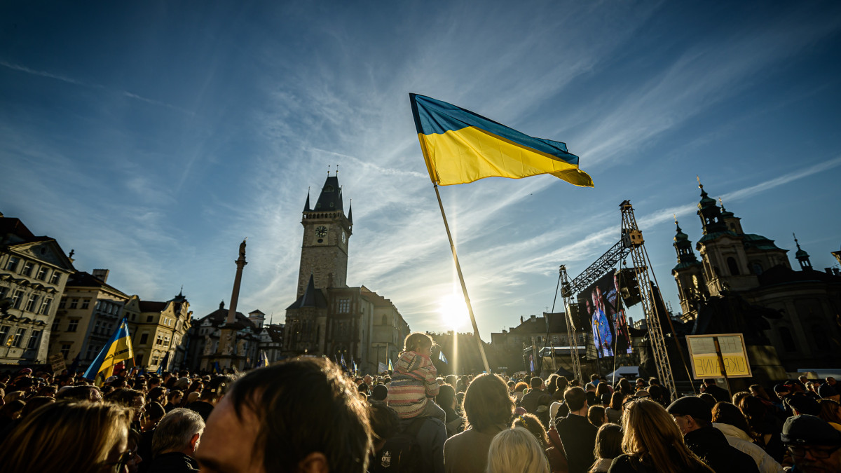 United for Ukraine! President Petr Pavel, public figures, and mothers of Czech citizens who fell in Ukraine will speak at Old Town Square