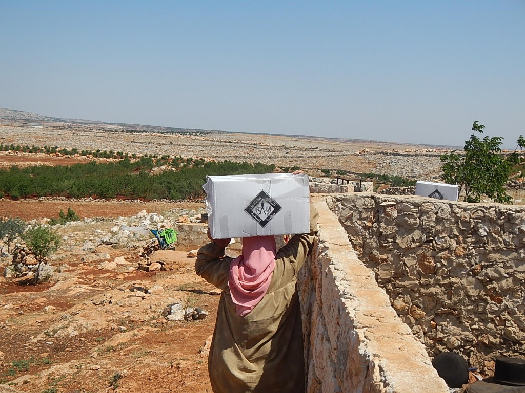 Syrians Afflicted with Fighting, Hunger and Cold – People in Need directly Provides Food, Blankets and Clothing