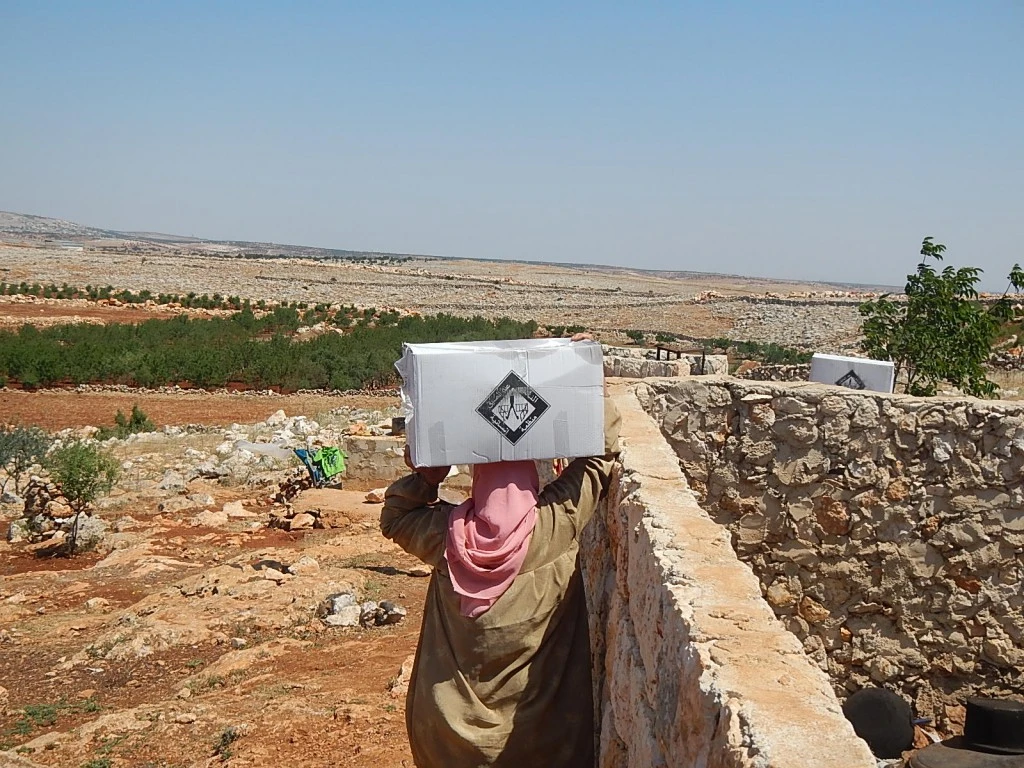 Syrians Afflicted with Fighting, Hunger and Cold – People in Need directly Provides Food, Blankets and Clothing