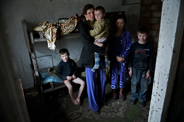 “When you do not bring medicine to elders, they will not need food anymore.” People in Need aids Donetsk