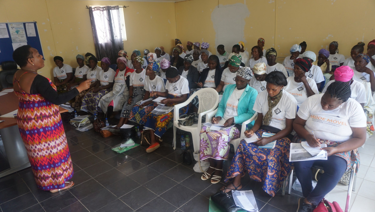 Voice messages and trainings for traditional birth attendants improve childbirth practices and baby care in Angola