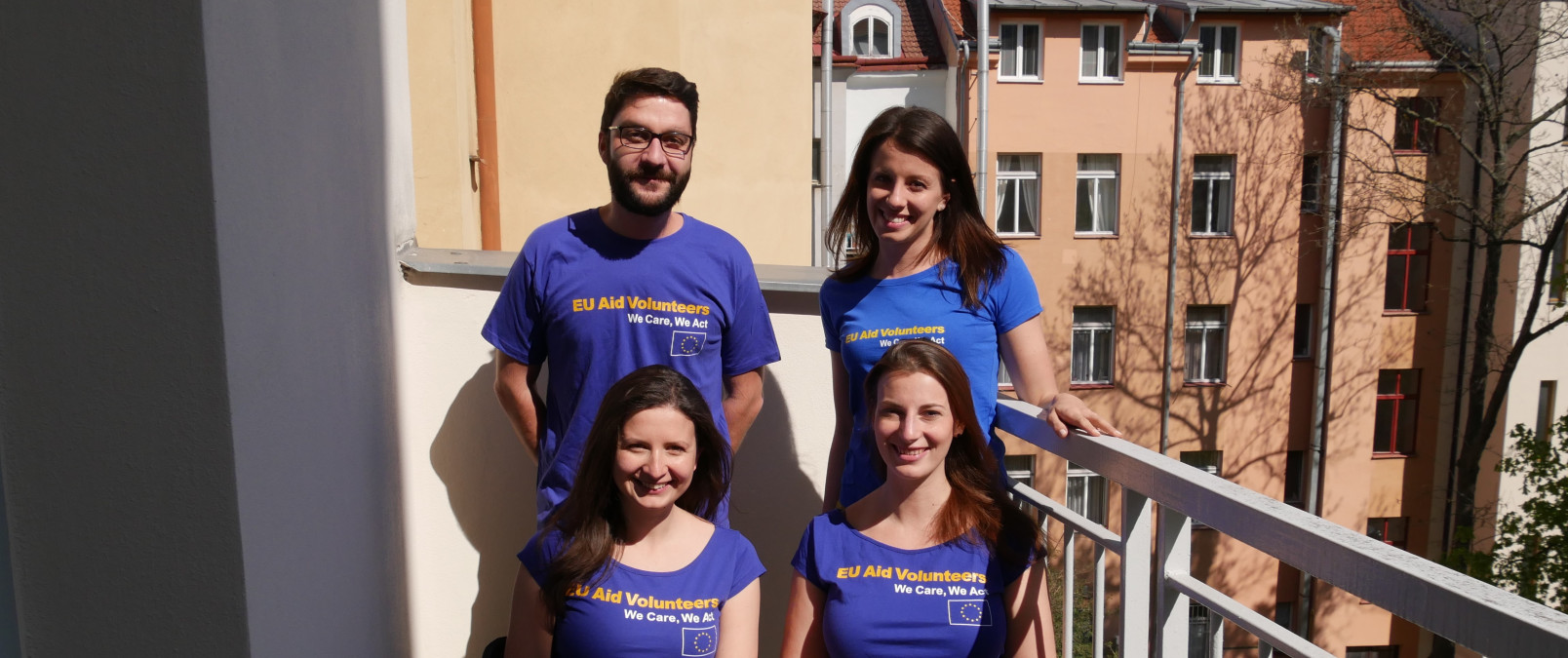 Why should you become a volunteer for a humanitarian organization?