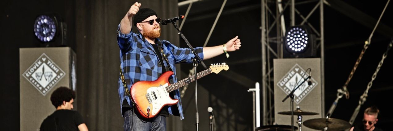 British singer Tom Walker supported our work in Syria during his concert at the Colours of Ostrava festival. Thank you, Tom!