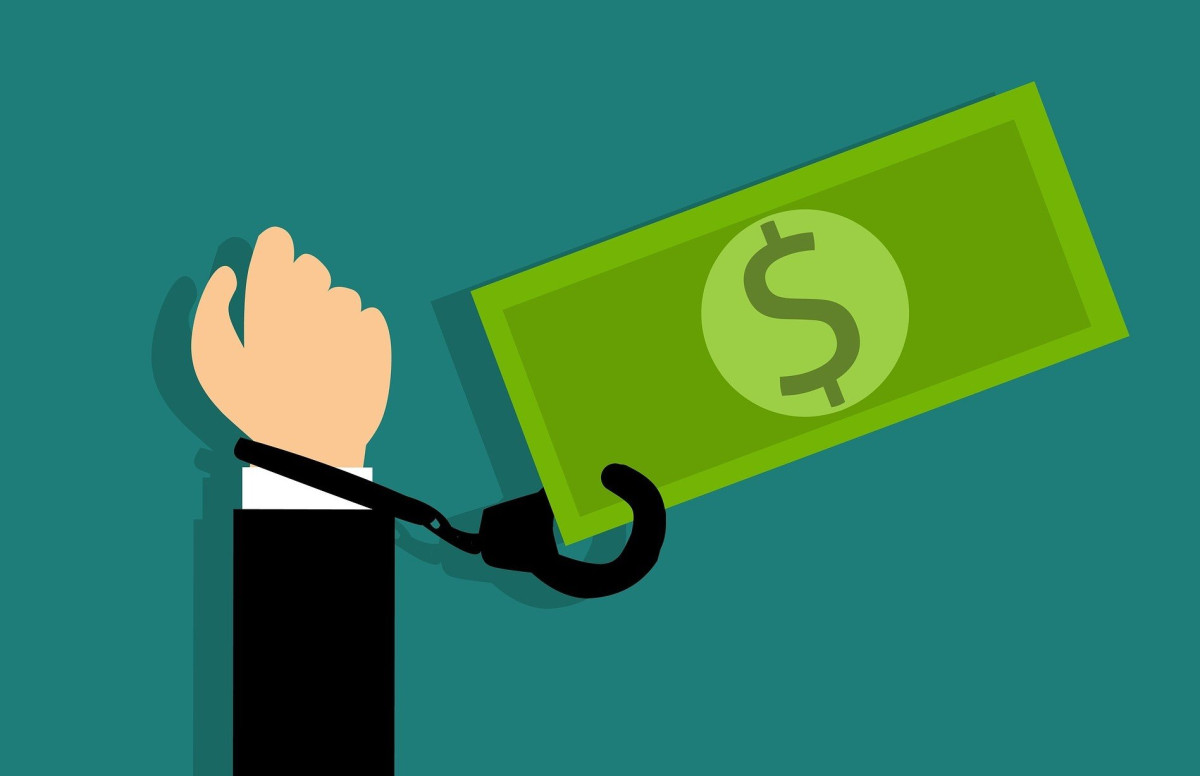 Increasing number of Czechs face financial problems following Covid-19 crisis