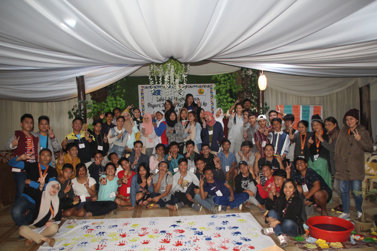 Stories from a Filipino peace camp