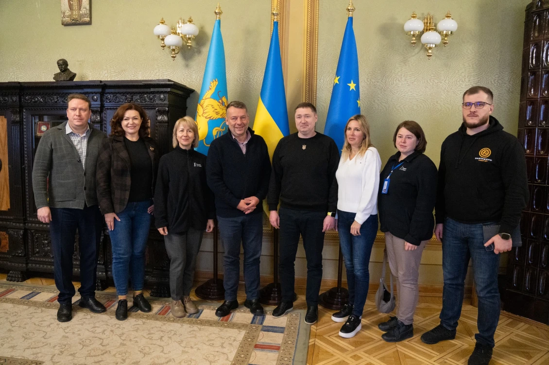 Oksana Bohdan with her colleagues