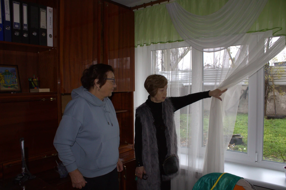 Tetiana Marenych and Nina Zolotykh show off the new windows